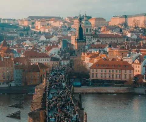 10 Best Countries & TEFL Courses to Teach English in Europe for 2025