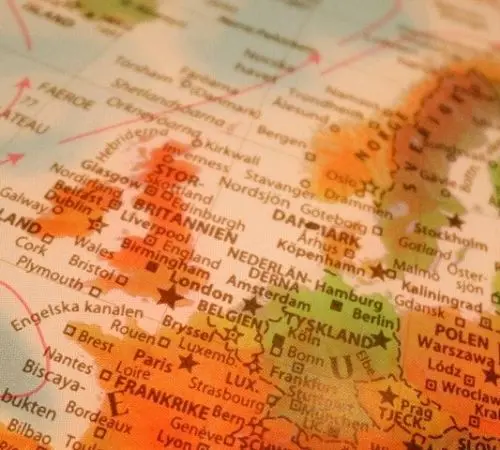 how to experience other cultures