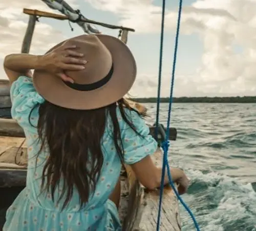 8 Best Travel Essentials for Motion Sickness